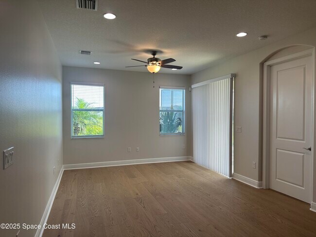 Building Photo - 2738 Spur Dr