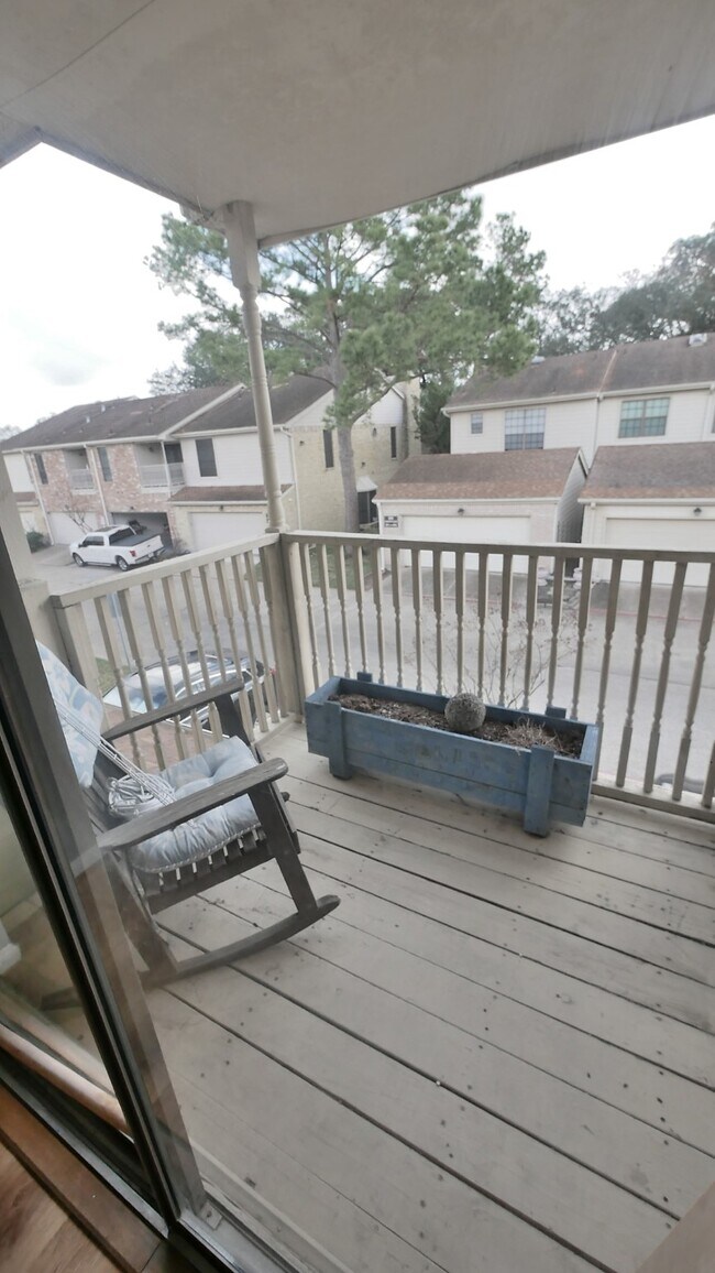 Building Photo - 800 Country Pl Dr