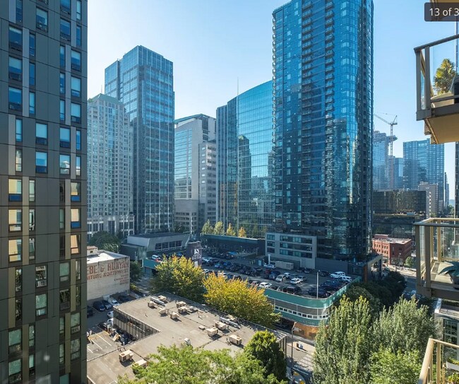 Building Photo - 910 Lenora St