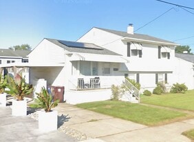 Building Photo - 512 N Somerset Ave