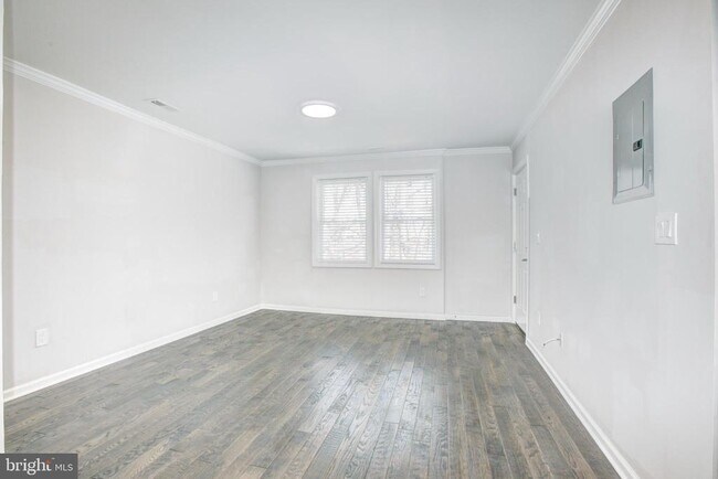 Building Photo - 257 Newcomb St SE
