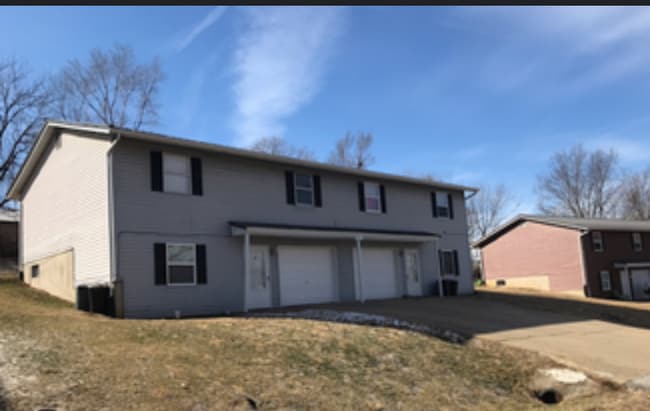 Building Photo - 303 Douglas