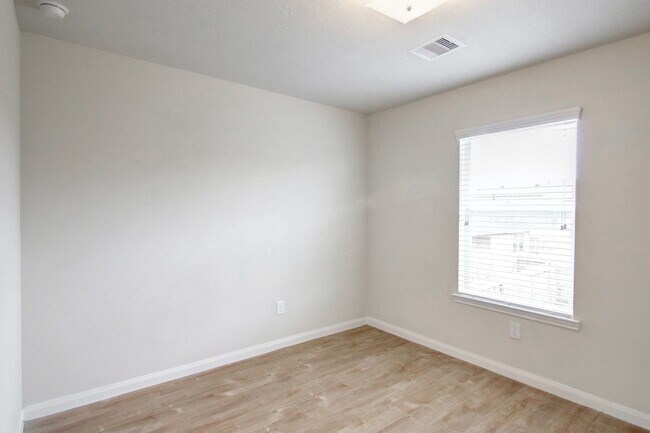 Building Photo - 2427 Sailors Way