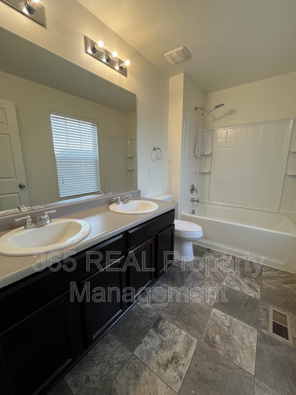 Building Photo - 1551 Highfield Dr