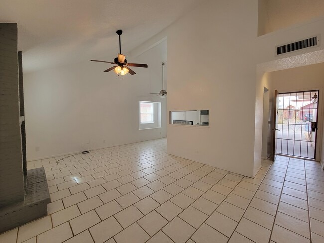 Building Photo - 10918 Joe Dimaggio Cir