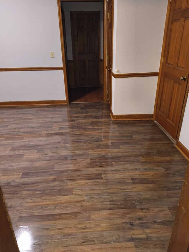 Building Photo - 160 Small Rd