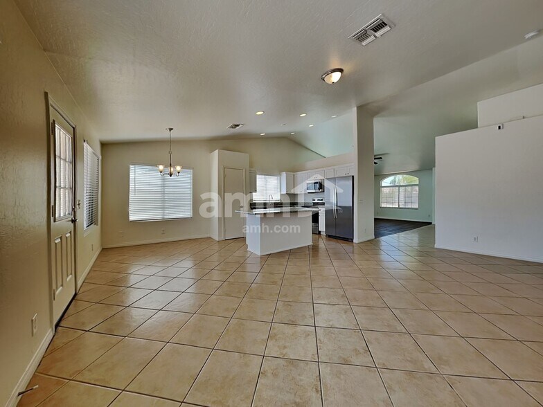 Building Photo - 1177 S Jamaica Way