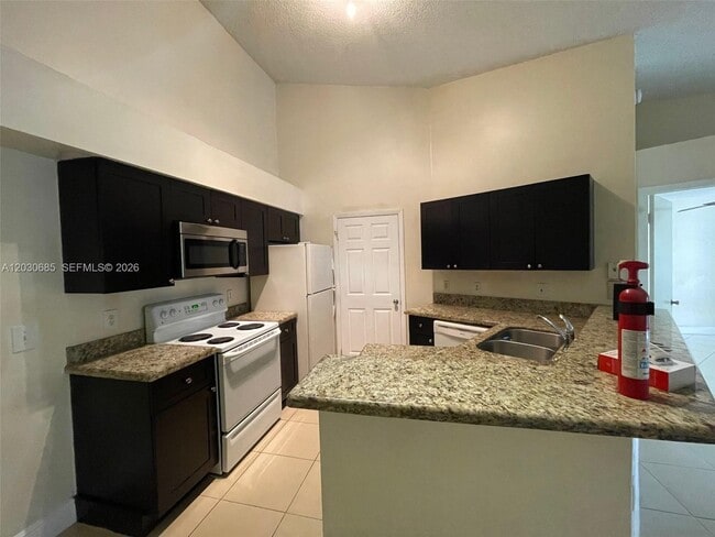 Building Photo - 9999 Summerbreeze Dr