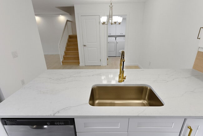 Building Photo - 2018 20th Ct