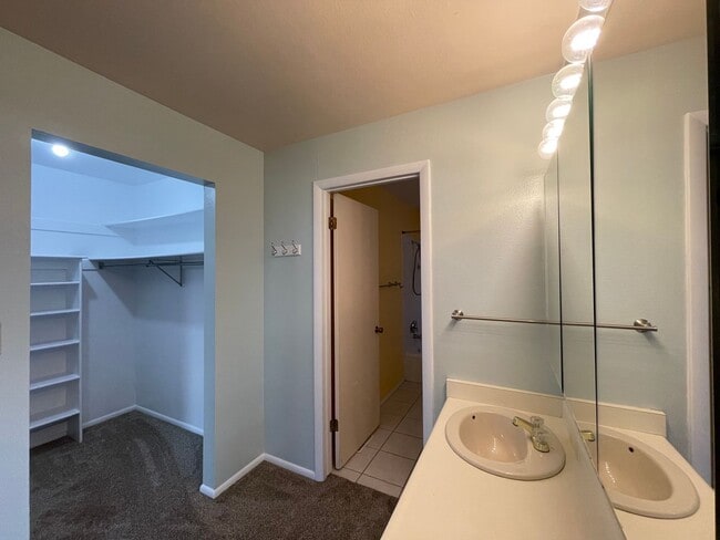 Building Photo - Spacious House on the Northeast Bench in Orem