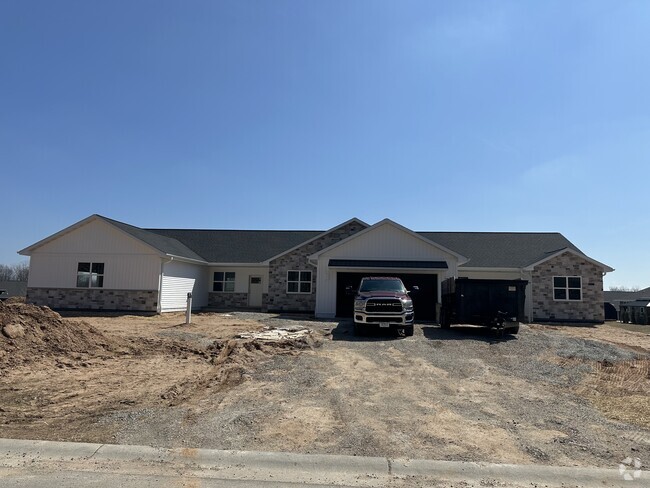 Building Photo - 2129 Clover Field Dr