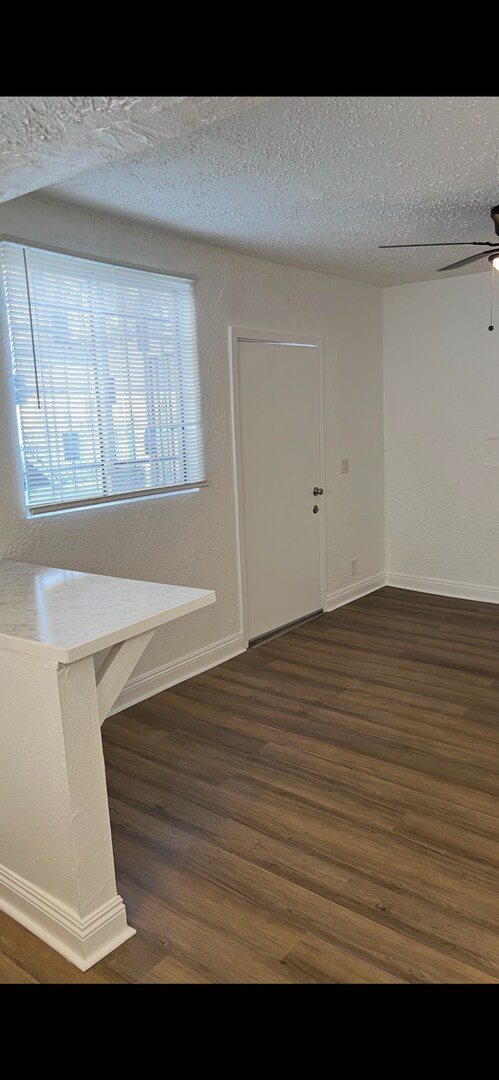 Building Photo - 3958 Normandie Ave