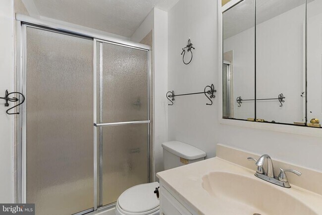 Building Photo - 10877 Olde Woods Way