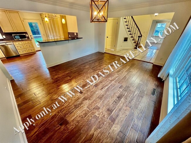 Building Photo - Beautiful 4 Bed 3.5 Bath Home in Fairway-Available NOW!!