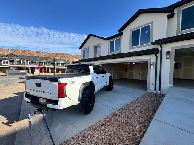 Building Photo - Reduced security deposit!!  Brand New Long Valley Town home!!