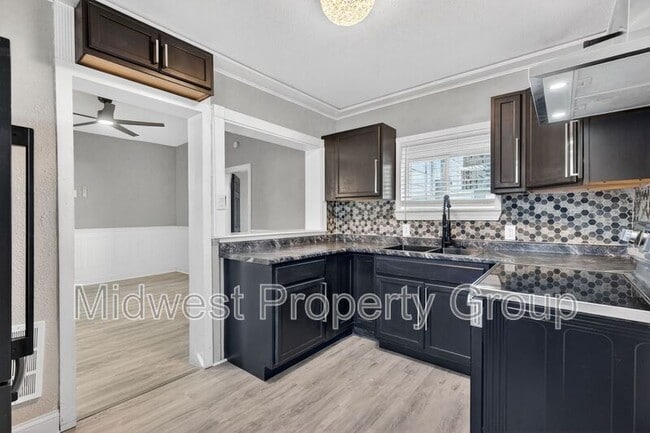 Building Photo - 6619 Etzel Ave