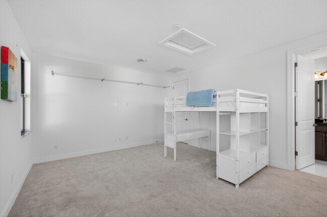 Building Photo - 11460 SW Pietra Wy