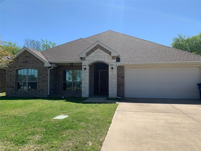 Primary Photo - 805 Oakmont Dr