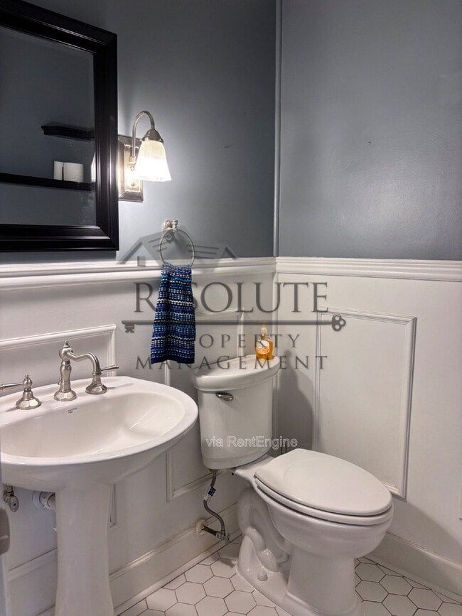 Building Photo - 207 Leeward Ct