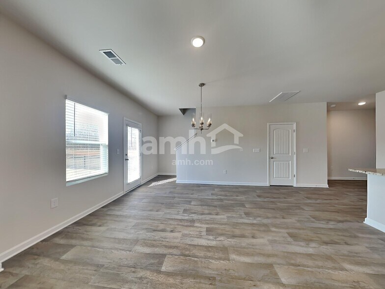 Building Photo - 3160 Emberly Dr