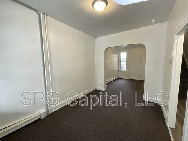 Building Photo - 938 W College Ave