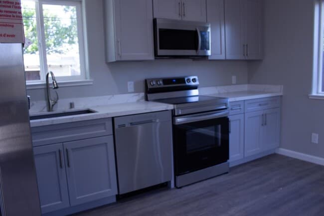 Building Photo - 211 W Norwich Dr