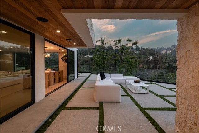 Building Photo - 2608 Zorada Dr