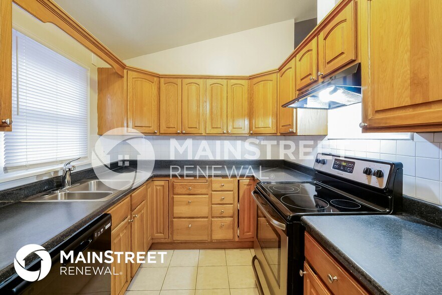 Building Photo - 513 Melrose St