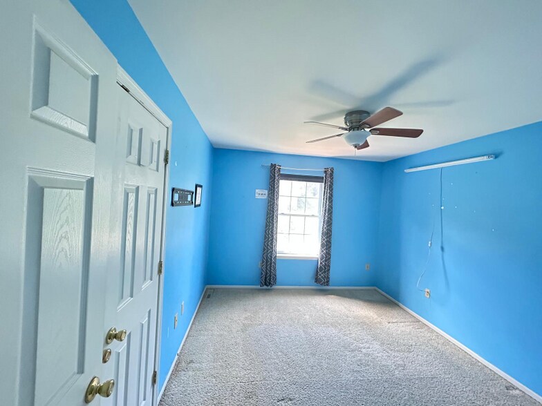 Building Photo - 73 Witman Dr