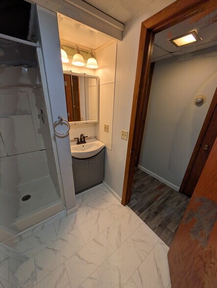 Building Photo - 111 James Ave