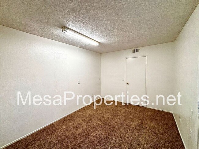 Building Photo - 14581 King Canyon Rd