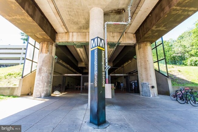 Building Photo - 2451 Midtown Ave