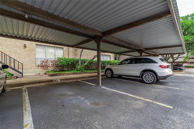 Building Photo - 10438 High Hollows Dr