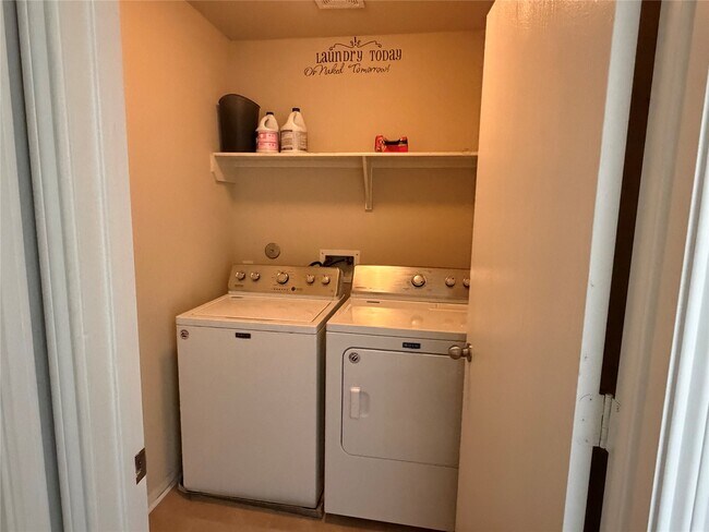 Building Photo - 9403 Sunflower Ridge Ln