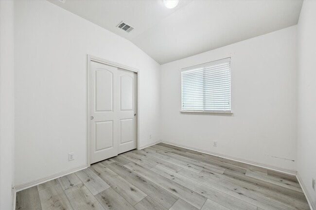 Building Photo - 2124 Nestlewood Dr