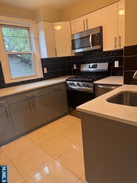 Building Photo - 73 College Pl