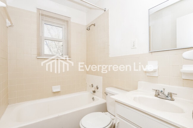 Building Photo - 2136 Pamela Dr