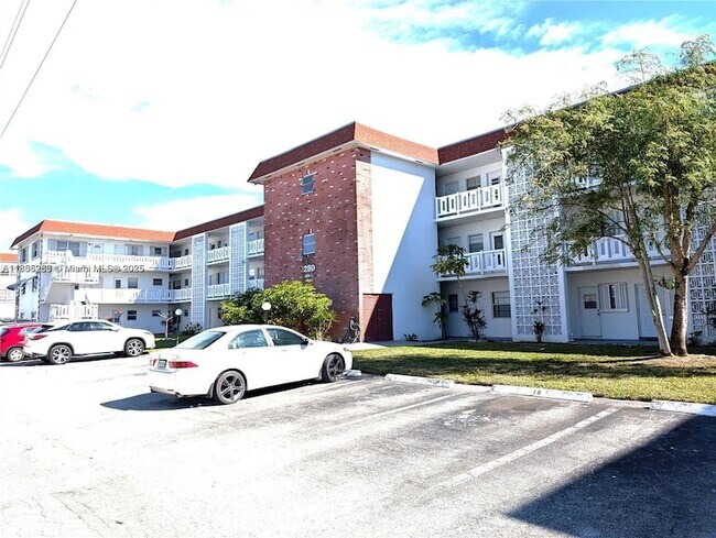 Building Photo - 1280 NW 43rd Ave