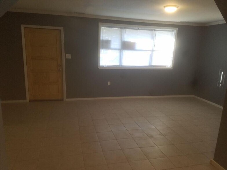 Building Photo - 808 Carter St