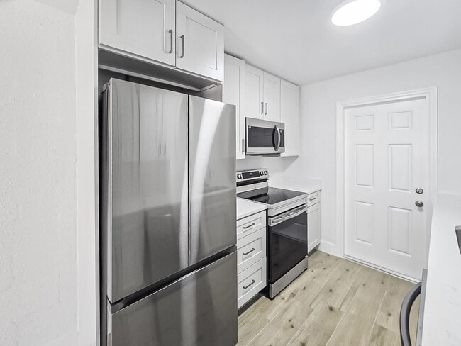 Building Photo - Updated Two Bedroom, One Bath Duplex located Near Downtown Palmetto