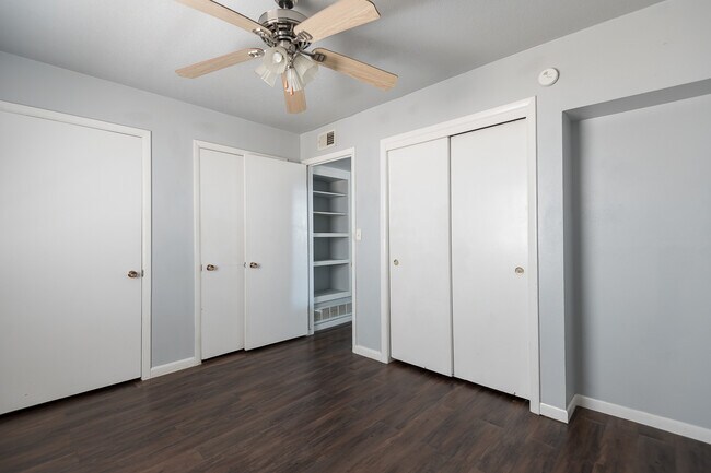 Building Photo - 131 N Duck St