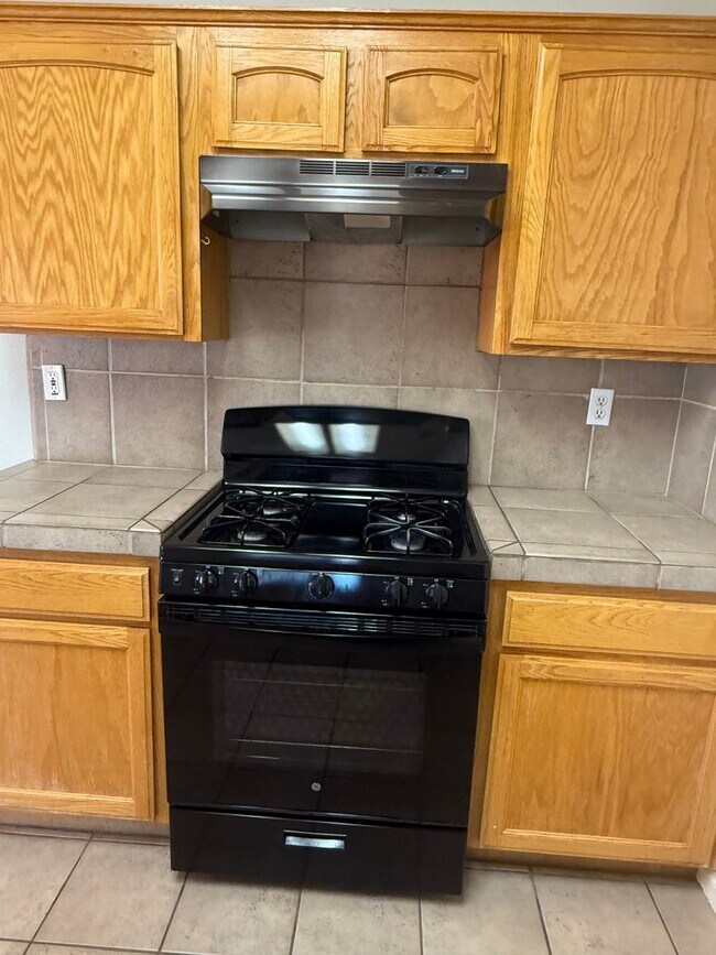 Building Photo - MOVE-IN -READY