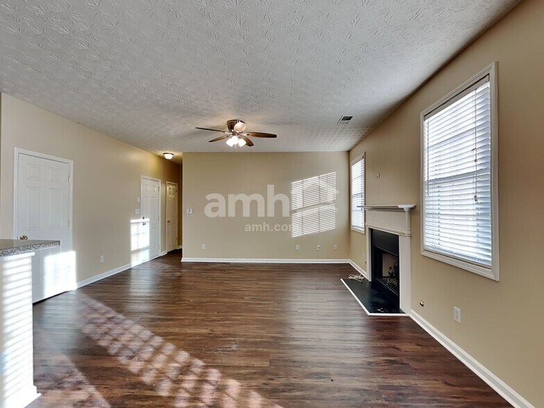 Building Photo - 732 Winbrook Dr