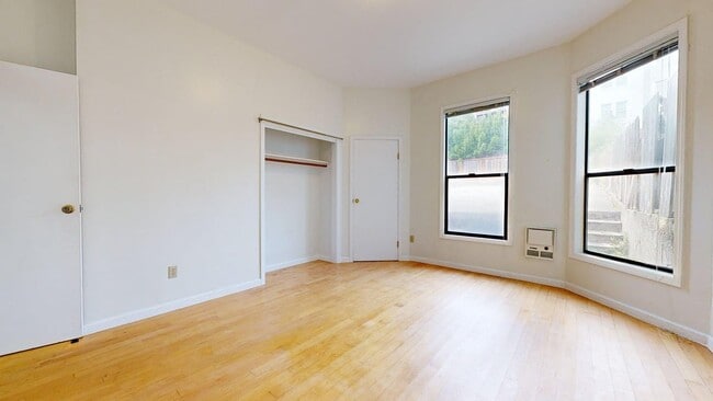 Building Photo - 2136 Hayes St