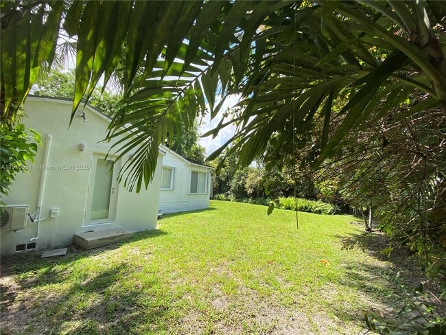 Building Photo - 350 Hibiscus Dr