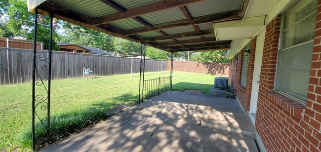 Building Photo - 616 Cambridge Dr