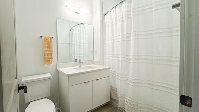 Building Photo - Gorgeous Townhome For Rent in the heart of...