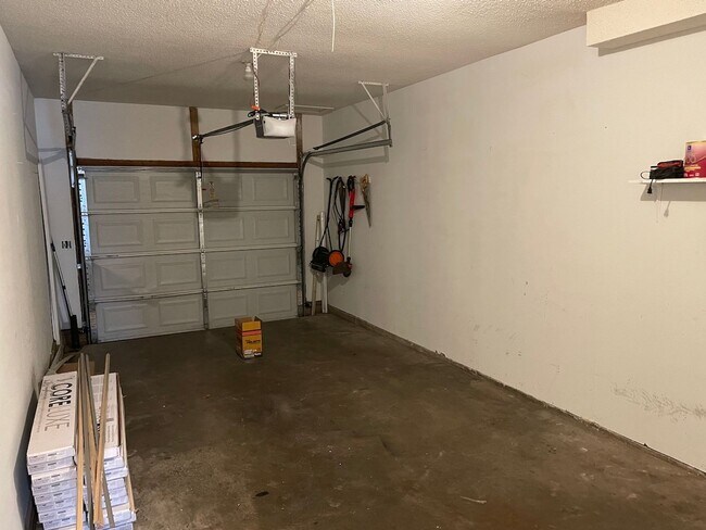 Building Photo - {12901} Spacious Townhome with a 1 car garage & full basement