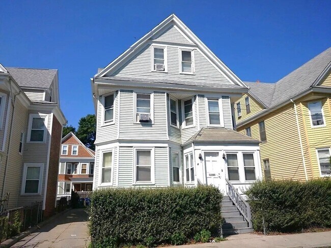 Building Photo - 4 Dever St