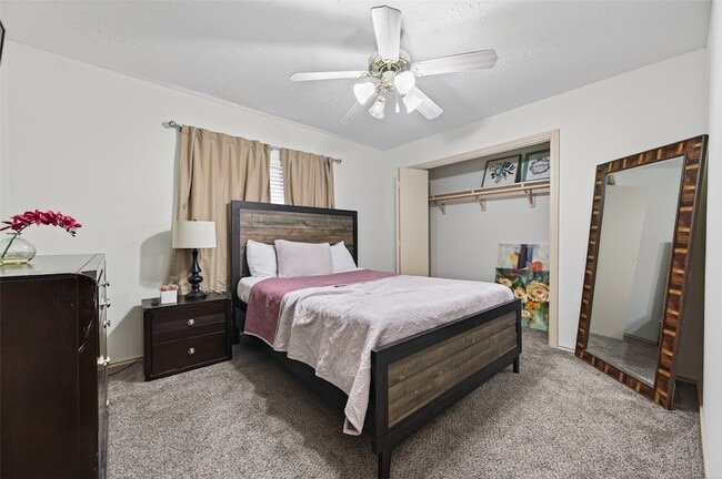 Building Photo - 10726 Village Trail Dr